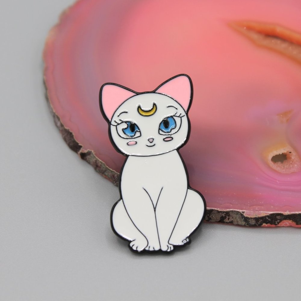 Sailor Moon white cat Artemis pin cute - Picture 1 of 5